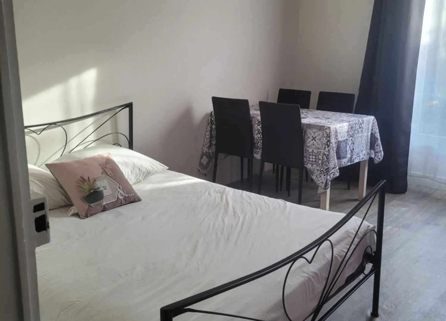 A Deux Pas De Montmartre Apartment